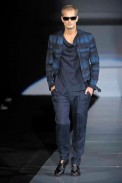 desfiles-emporioarmani-milaoverao2009menrtw-130