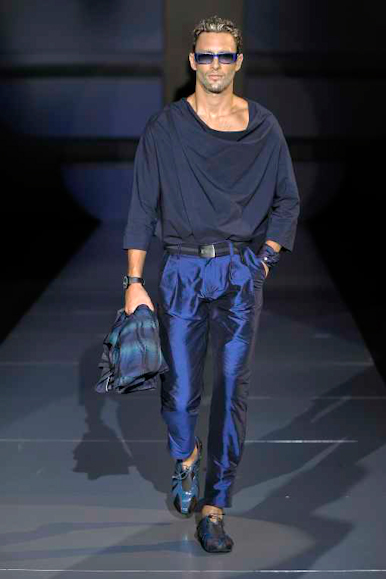 desfiles-emporioarmani-milaoverao2009menrtw-131