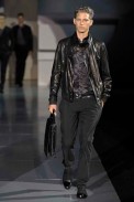 desfiles-emporioarmani-milaoverao2009menrtw-138