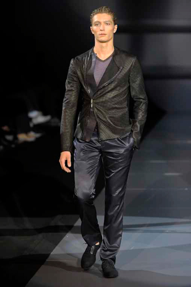 desfiles-emporioarmani-milaoverao2009menrtw-139