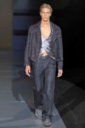 desfiles-emporioarmani-milaoverao2009menrtw-141