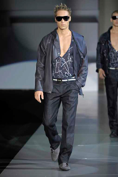 desfiles-emporioarmani-milaoverao2009menrtw-142