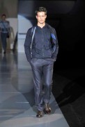 desfiles-emporioarmani-milaoverao2009menrtw-144