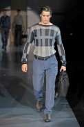 desfiles-emporioarmani-milaoverao2009menrtw-146