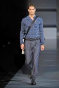desfiles-emporioarmani-milaoverao2009menrtw-147