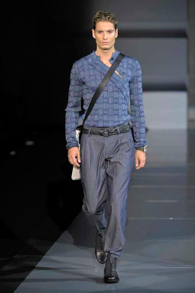 desfiles-emporioarmani-milaoverao2009menrtw-147