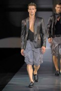 desfiles-emporioarmani-milaoverao2009menrtw-149
