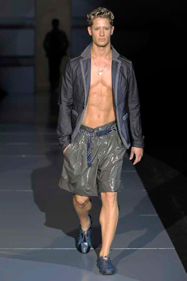 desfiles-emporioarmani-milaoverao2009menrtw-152