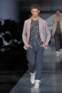 desfiles-emporioarmani-milaoverao2009menrtw-153