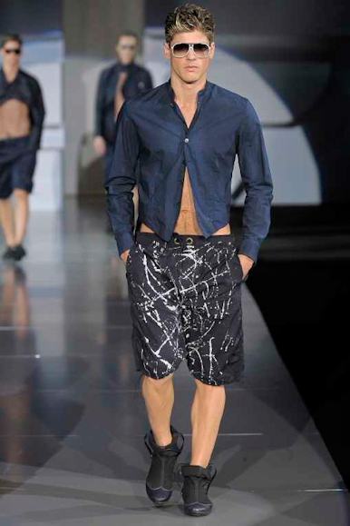desfiles-emporioarmani-milaoverao2009menrtw-161