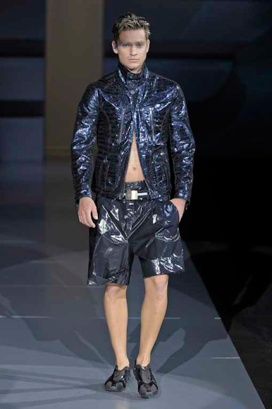 desfiles-emporioarmani-milaoverao2009menrtw-164