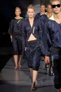 desfiles-emporioarmani-milaoverao2009menrtw-166