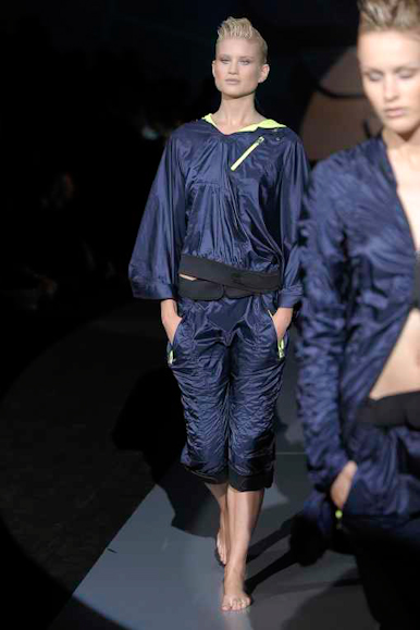 desfiles-emporioarmani-milaoverao2009menrtw-167