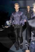desfiles-emporioarmani-milaoverao2009menrtw-172