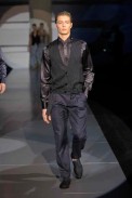 desfiles-emporioarmani-milaoverao2009menrtw-173