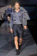 desfiles-emporioarmani-milaoverao2009menrtw-178