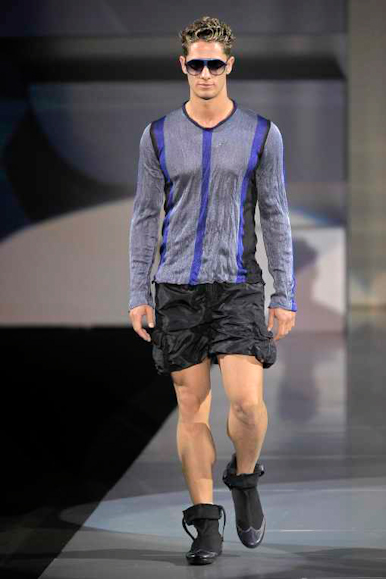 desfiles-emporioarmani-milaoverao2009menrtw-179