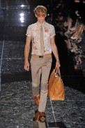 desfiles-gucci-milaoverao2009menrtw-114