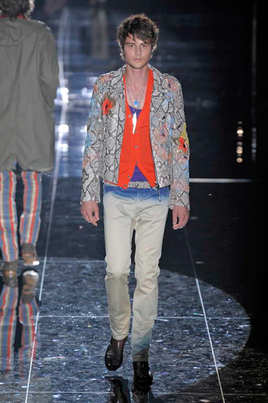 desfiles-gucci-milaoverao2009menrtw-116
