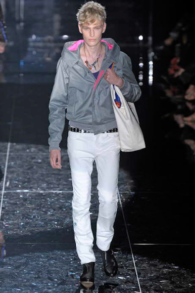 desfiles-gucci-milaoverao2009menrtw-129