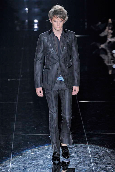 desfiles-gucci-milaoverao2009menrtw-136