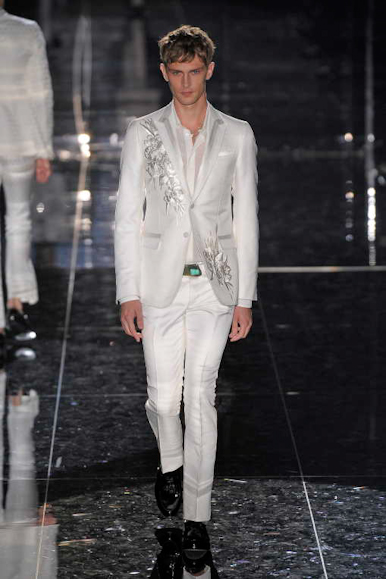 desfiles-gucci-milaoverao2009menrtw-142