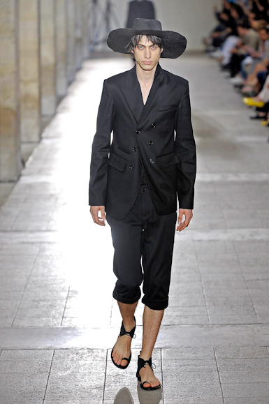 desfiles-anndemeulemeester-parisverao2009menrtw-100