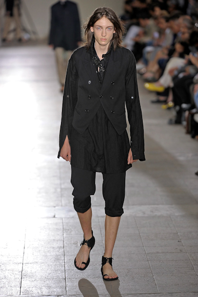 desfiles-anndemeulemeester-parisverao2009menrtw-103