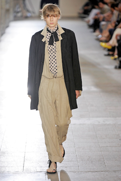 desfiles-anndemeulemeester-parisverao2009menrtw-105