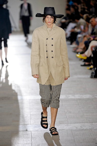desfiles-anndemeulemeester-parisverao2009menrtw-108