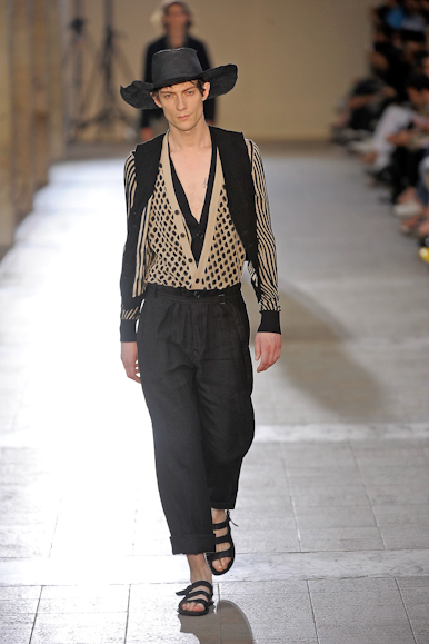 desfiles-anndemeulemeester-parisverao2009menrtw-109