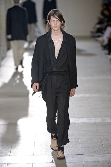 desfiles-anndemeulemeester-parisverao2009menrtw-112