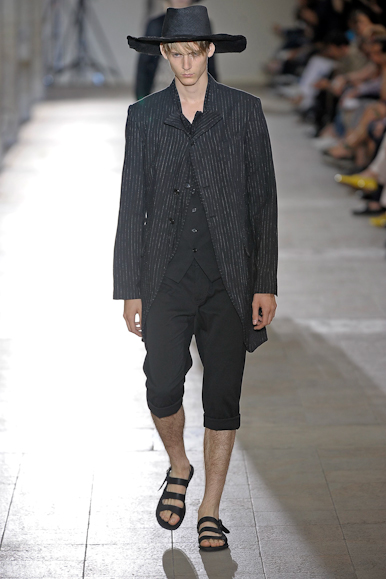 desfiles-anndemeulemeester-parisverao2009menrtw-113
