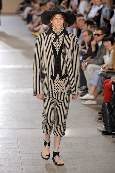 desfiles-anndemeulemeester-parisverao2009menrtw-116