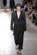 desfiles-anndemeulemeester-parisverao2009menrtw-117