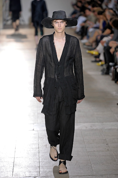 desfiles-anndemeulemeester-parisverao2009menrtw-117