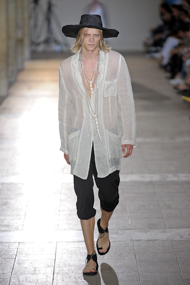 desfiles-anndemeulemeester-parisverao2009menrtw-119