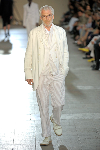 desfiles-anndemeulemeester-parisverao2009menrtw-124