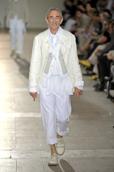 desfiles-anndemeulemeester-parisverao2009menrtw-126