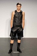 desfiles-givenchy-parisverao2009menrtw-103