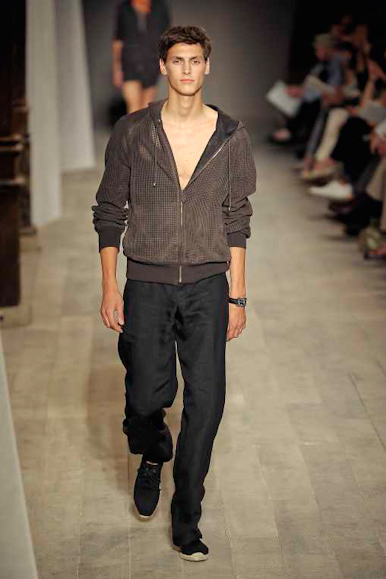 desfiles-hermes-parisverao2009menrtw-108