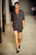 desfiles-hermes-parisverao2009menrtw-109