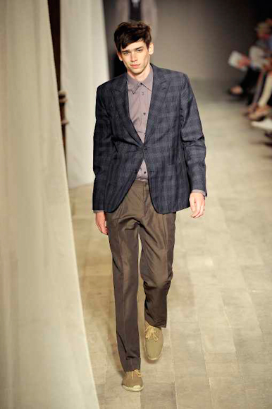 desfiles-hermes-parisverao2009menrtw-134