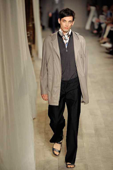 desfiles-hermes-parisverao2009menrtw-135