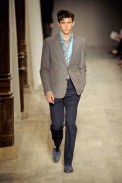 desfiles-hermes-parisverao2009menrtw-136