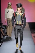 desfiles-jpgaultier-parisverao2009menrtw-123