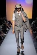 desfiles-jpgaultier-parisverao2009menrtw-127