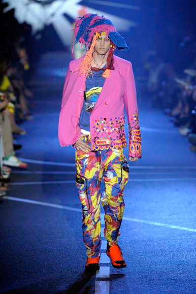 desfiles-jgalliano-parisverao2009menrtw-100