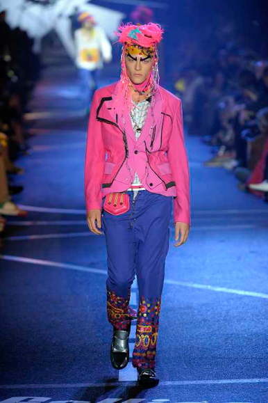 desfiles-jgalliano-parisverao2009menrtw-102
