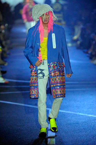 desfiles-jgalliano-parisverao2009menrtw-105